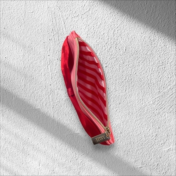 Ipsy elegant red bow and pink color make up bag December 2024 zipper New - Picture 3 of 9